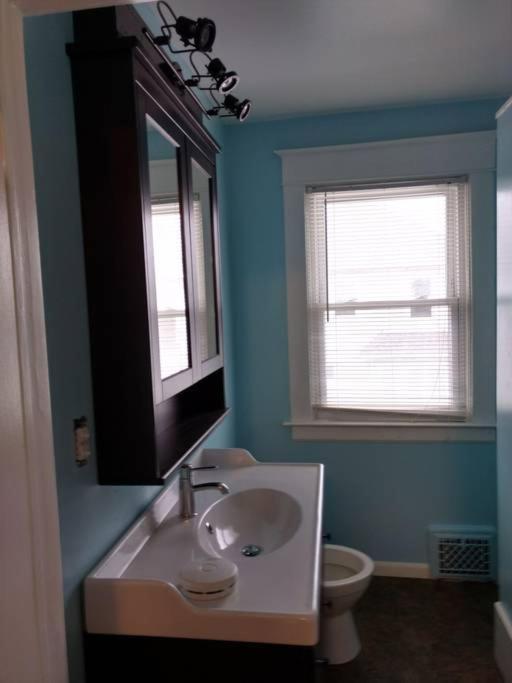 E Michigan Walk Up Furnished 1 Bedroom Apt Lansing Exteriör bild